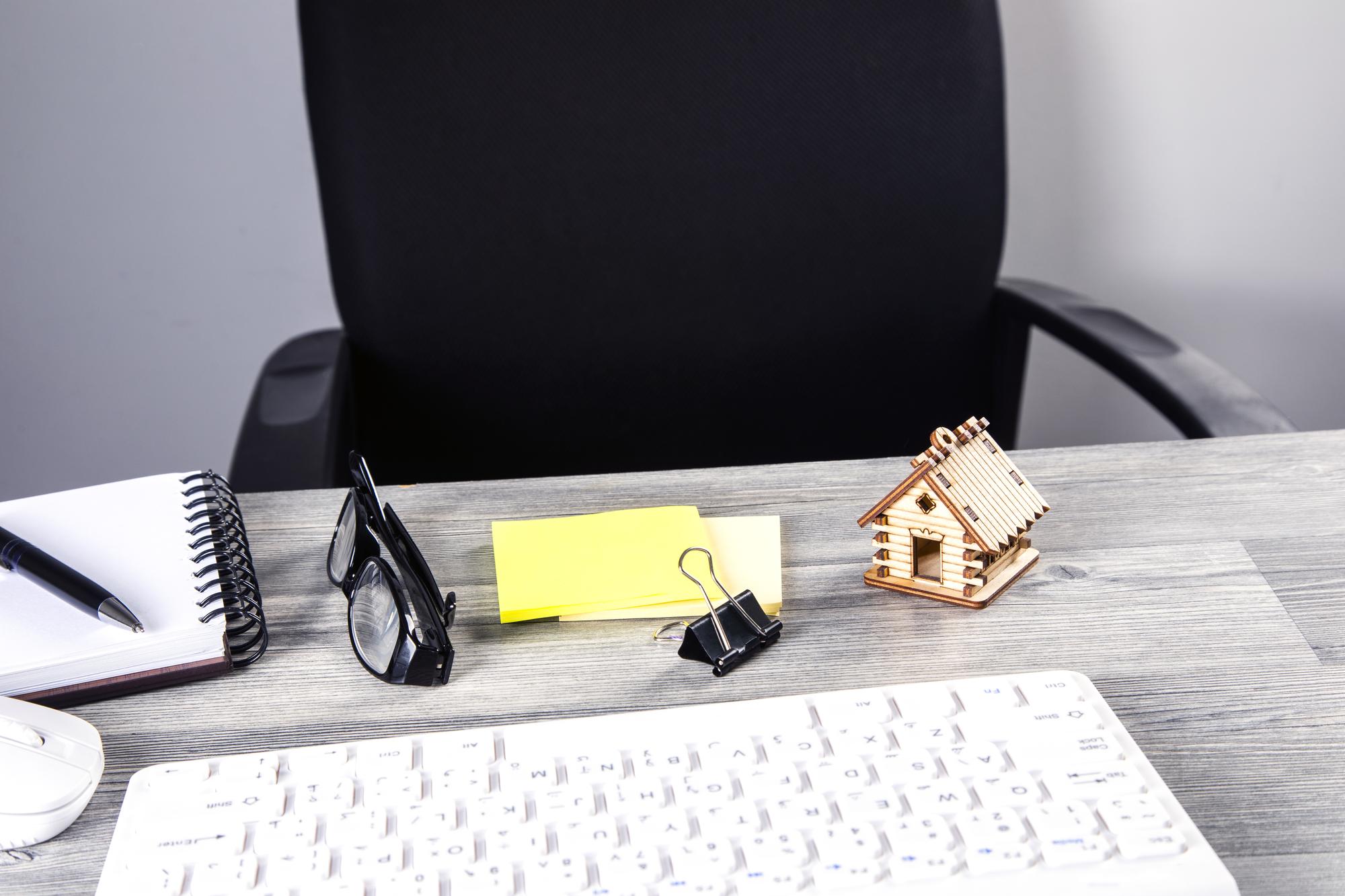 Birou pentru agent imobiliar